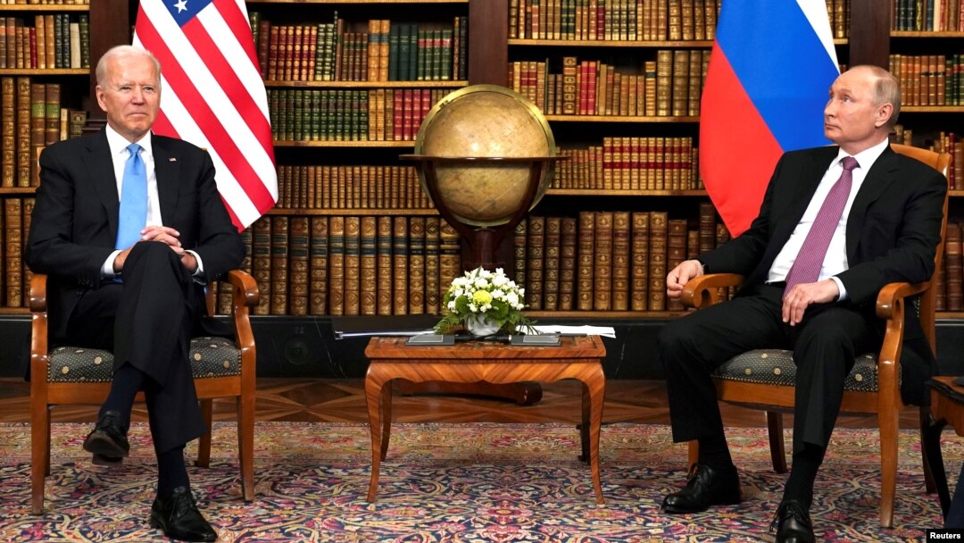 U.S. President Joe Biden and Russia's President Vladimir Putin meet for the U.S.-Russia summit at Villa La Grange in Geneva, Switzerland, June 16, 2021. (REUTERS/Kevin Lamarque)