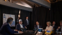 트럼프 대통령이 28일 플로리다주 팜비치 마러라고에서 에픽 퓨리 작전을 모니터링 하고 있다. (백악관 / 대니얼 토록 촬영)