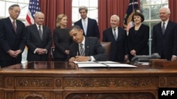 Барак Обама подписывает договор СНВ-3, 2 февраля 2011