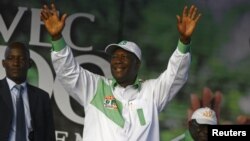 Alassane Ouattara en campagne présidentielle à Abidjan, le 20 octobre 2015. (REUTERS/Luc Gnago)