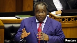 Le ministre des finances Tito Mboweni, plusieurs fois démissionnaire, est enfin libéré par le président Cyril Ramaphosa. 