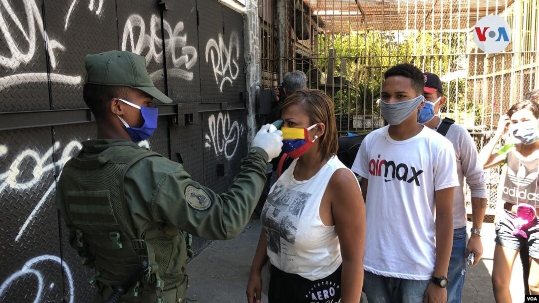 “En las últimas 24 horas ningún caso ha salido positivo”, informó la vicepresidenta del gobierno en disputa de Venezuela, Delcy Rodríguez.