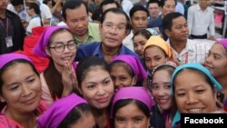 Prime Minister Hun Sen is pictured with garment workers, Phnom Penh, Cambodia, Wednesday, June 30, 2017. (Courtesy of Prime Minister Hun Sen Facebook page)