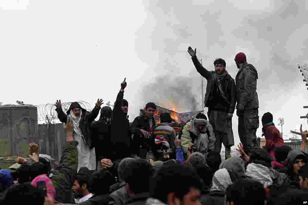 Afghan protesters shout anti-U.S slogans during a protest outside the U.S. military base in Bagram, north of Kabul February 21, 2012. (REUTERS)