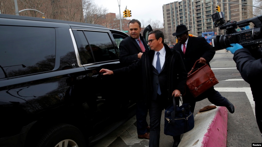 Adriano Juca, director legal de Construcciones Norberto Odebrecht sale de una corte federal en NY, después de llegar a un acuerdo financiero con la fiscalía por el cual Odebrecht y la petroquímica Braskem pagarán al Departamento de Justicia $3.500 millones. Dic. 21 de 2016.