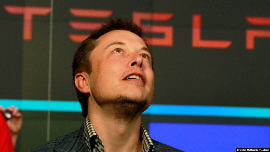 CEO Tesla Motors Elon Musk bereaksi menyusul penawaran umum perdana perusahaan di pasar NASDAQ di New York 29 Juni 2010. (Foto: REUTERS/Brendan McDermid)