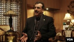 PM Pakistan Yousuf Raza Gilani menyangkal perpecahan antara pemerintahnya dan militer Pakistan.