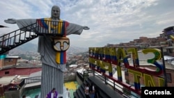 El Cristo Redentor Paisa se caracteriza por tener un poncho o una especie de ruana típica sudamericana, un carriel, que es un bolso de cuero símbolo cultural del departamento de Antioquia, y la bandera de Colombia entre sus hombros. (Foto: Jamerson Restrepo) 