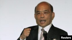 Newly-elected chairman of Taiwan's main opposition Democratic Progressive Party (DPP) Su Tseng-chang gives a speech during a news conference in Taipei, May 27, 2012. 