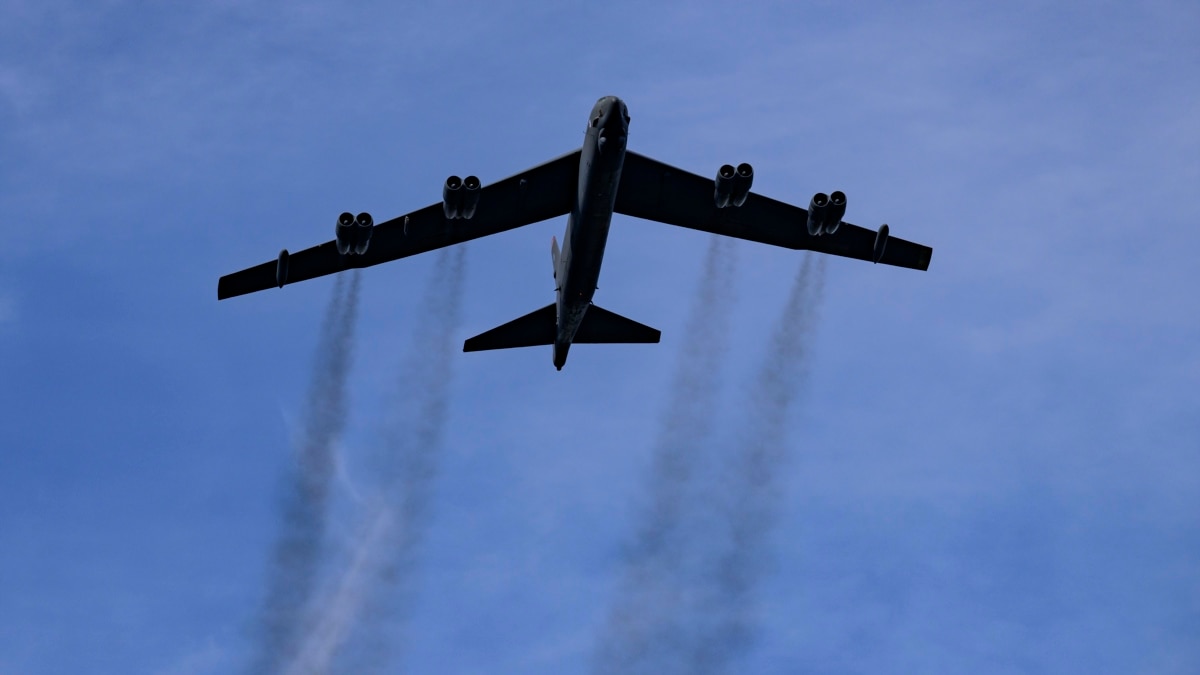 美军：B-52轰炸机抵达中东