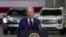 El presidente Joe Biden, ofrece declaraciones tras recorrer la planta de automóviles eléctricos de Ford Rouge en Michigan, el 18 de mayo de 2021.