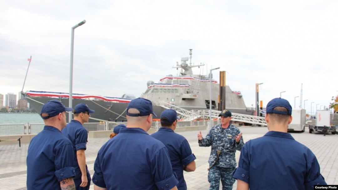 El Distrito 9 del Servicio de Guardacostas de EE.UU. junto con otras agencias federales y locales ha provisto protección al USS Detroit desde su llegada a la ciudad del mismo nombre en el estado de Michigan.