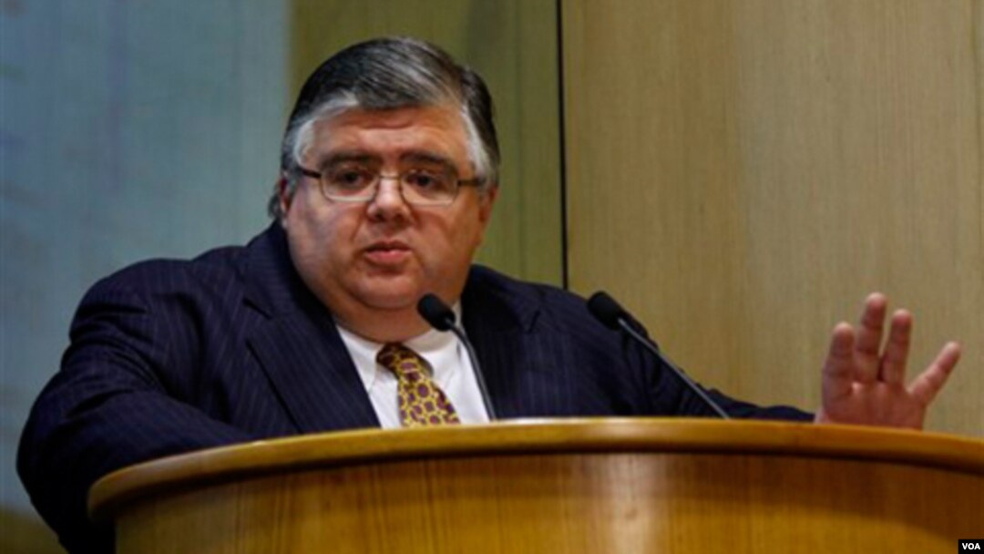 Agustin Carstens, Gubernur Bank Sentral Meksiko yang mencalonkan diri untuk jabatan Kepala IMF.