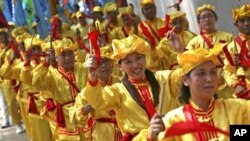 Falun Gong practitioners play instruments during a protest in front of the Chinese Embassy in Jakarta, Indonesia (2010 File)