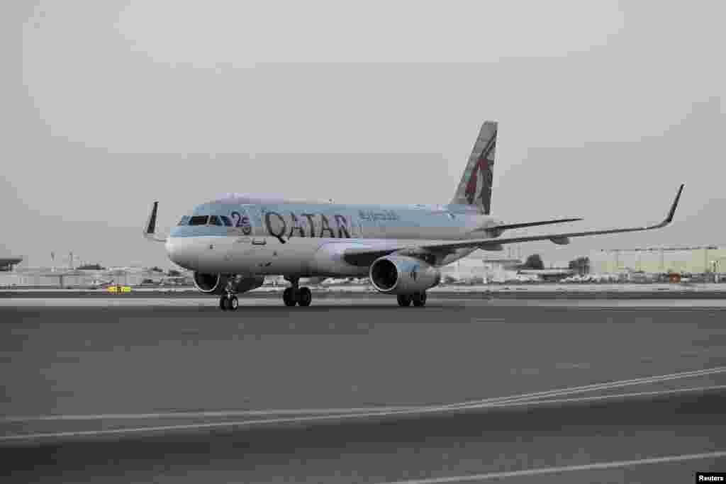 هواپیمای قطری حامل شهروندان آمریکایی آزادشده از ایران روز دوشنبه ۲۷ شهریور در قطر به زمین نشست.