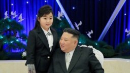 Ông Kim Jong un trong buổi lễ kỷ niệm 75 năm thành lập Quân đội nhân dân Triều Tiên