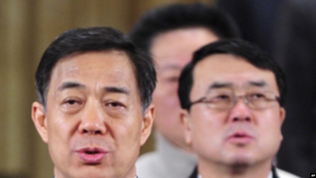 中共重庆市委书记薄熙来（左）和重庆市副市长王立军（右）（资料照）。