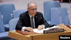 Đại sứ Afghanistan Ghulam Isaczai phát biểu trước Hội đồng Bảo An LHQ ở New York vào ngày 16/8/2021, nhưng ông đã rút lui không phát biểu theo chương trình dự kiến vào ngày 27/9/2021.