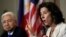La secretaria de Comercio de EEUU, Gina Raimondo, habla junto a su homólogo filipino en una conferencia de prensa en Paranaque, Filipinas, el 11 de marzo de 2024.