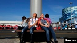 Asoleándose en Sochi, donde las altas temperaturas comienzan a afectar la competencia.
