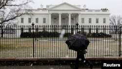 Мокрый снег в Вашингтоне, округ Колумбия. Белый дом. 6 марта 2013 года