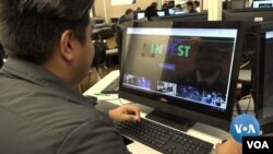 Beberapa siswa SMA di California menciptakan program perdagangan saham virtual.