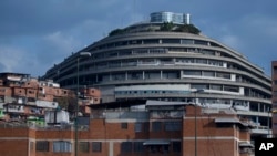 ARCHIVO - Vista panorámica del centro de reclusión de los servicios de inteligencia del gobierno venezolano El Helicoide, en Caracas, el 17 de mayo de 2018.