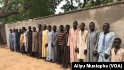 Wasu kwamandojin mayakan Boko Haram da suka shiga hannun sojojin Nigeria