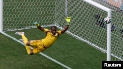 Nigeria's goalkeeper Vincent Enyeama seems to defy gravity in the net for Nigeria at the Brasilia national stadium in Brasilia, June 30, 2014.