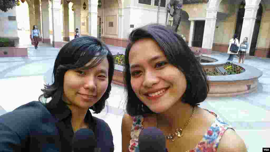 Reporter VOA, Ribka Gemilangsari bersama Livi Zheng, sutradara Brush with Danger dan mahasiswa USC School of Cinematic Arts.