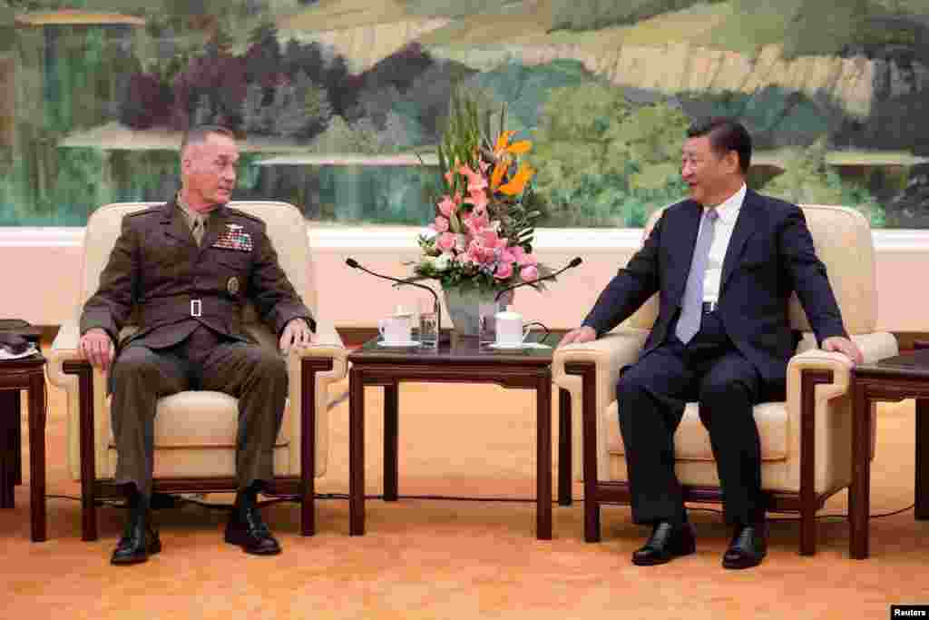 2017年8月17日，美国参谋长联席会议主席邓福德（U.S. Chairman of the Joint Chiefs of Staff Gen. Joseph Dunford）在北京人大会堂与中国国家主席习近平举行会晤。