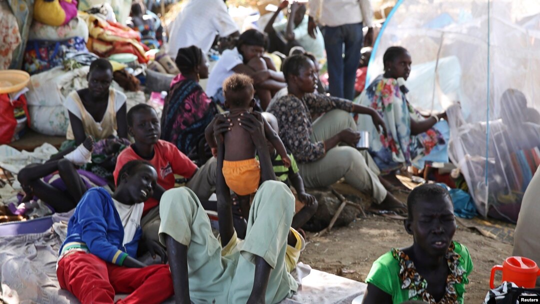 Para pengungsi Sudan Selatan menghindari kekerasan dengan berlindung di markas misi PBB (UNMISS) di ibukota Juba. 