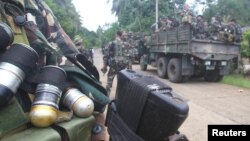 Para tentara berjaga-jaga di desa terpencil di Jolo, Sulu di Filipina Selatan. (Foto: Dok)