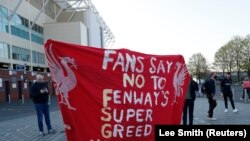 Liverpool fans protest the planned European Super League outside the stadium before the match April 19, 2021 (REUTERS/Lee Smith)