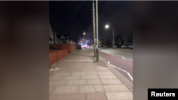 عمارتوں سے آگ کے شعلے بلند ہو رہے ہیں