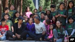 El presidente Barack Obama junto a su familia visitaron el parque nacional de Yosemite y reflexionó sobre la responsabilidad que se tiene como padre para evitar masacres como la de Orlando.