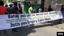 University students protest in Port-au-Prince to demand justice for Gregory Saint-Hilaire, who was allegedly shot and killed by police at a state university on Oct. 2, 2020. (Matiado Vilme/VOA)
