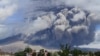 Foto dari Balai Penyelidikan dan Pengembangan Teknologi Kebencanaan Geologi (BPPTKG) tampak Gunung Sinabung erupsi, di Kabupaten Karo, 10 Agustus 2020. (Foto: Muhammad Nurul Asrori/BPPTKG via AFP) 