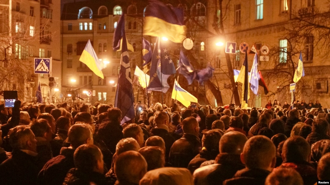 People sing the national anthem as they attend a rally held by supporters of EU integration near the presidential administration building in Kyiv December 3, 2013.