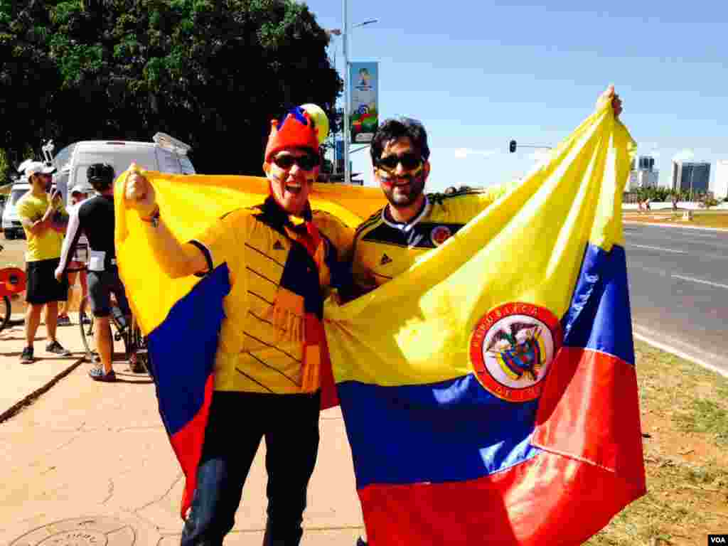 Colombian fans in Brasilia, June 19, 2014. (Nicolas Pinault/VOA)