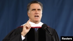 En el discurso de graduación de los estudiantes de Liberty, Romney recibió el respaldo de los conservadores.