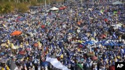 Thousands participate in a march for "Peace and Justice" called by the Catholic Church, in Managua, Nicaragua, April 28, 2018. The march was the second massive demonstration in less than a week following a wave of deadly protests against the government of President Daniel Ortega.