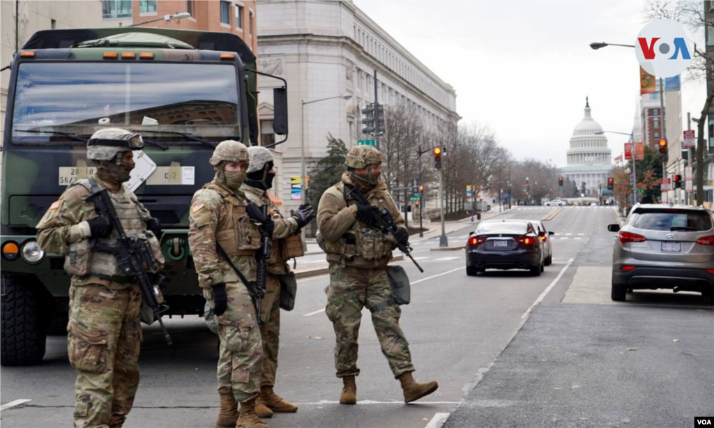 Miembros de la Guardia Nacional cerca al Capitolio de Estados Unidos. 20 de enero 2021. [Foto: Alejandra Arredondo] 