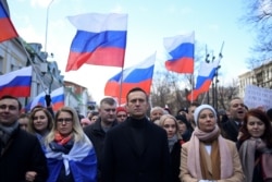 Russian opposition leader Alexei Navalny, his wife Yulia, opposition politician Lyubov Sobol and other demonstrators march in memory of murdered Kremlin critic Boris Nemtsov in downtown Moscow on February 29, 2020.