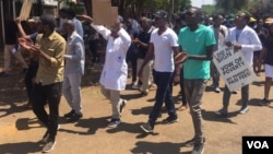 Doctors protesting in Harare ...