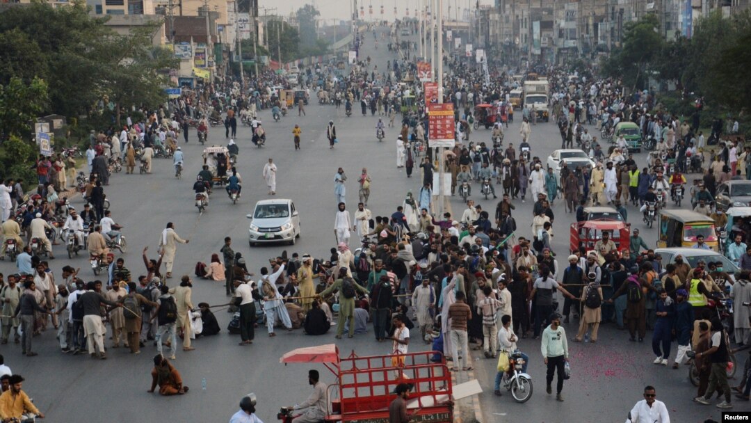 د الجزيره ټېلې وژن ترمخه د ټي اېل پي په مظاهرو کې چارواکو د شپږ پولیسو او د څلورو احتجاج کوونکو د وژل کېدو تصدیق کړی دی