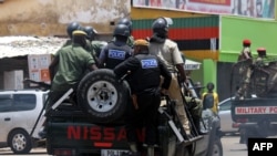 La police patrouille dans une rue de Lusaka, Zambie, 15 janvier 2018.