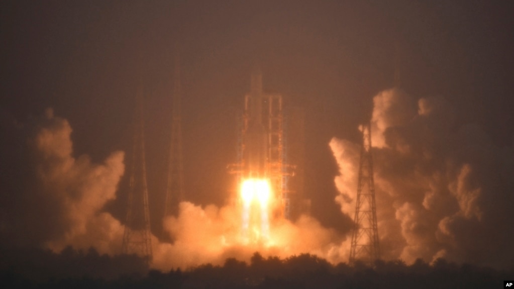 中国长征5型火箭2024年5月3日从海南文昌太空发射中心升空。