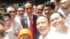 Jokowi bersama kawan-kawan satu angkatan dalam reuni 2017. (foto: Sugito)