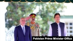 Afghan President Ashraf Ghani inspecting a guard of honor before delegation-level talks with Pakistani Prime Minister Imran Khan on June 27, 2019 in Islamabad. (Courtesy PM Office)